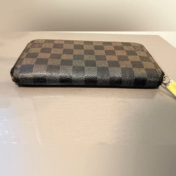 Louis Vuitton Damier zipper around wallet